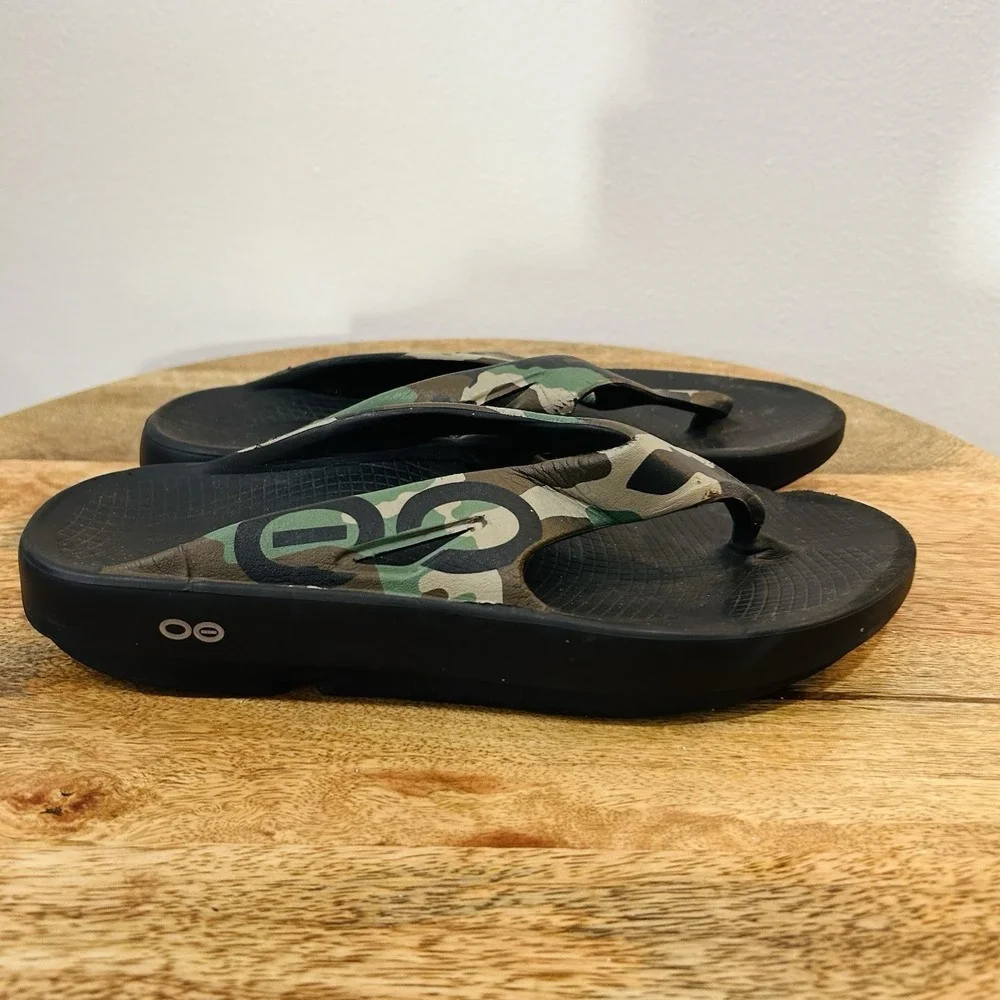 OOFOS OOriginal Recovery Flip Flop Sandals Black Woodland Camo Men's 8 W 10